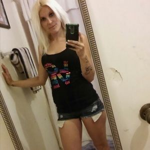 Meet your Posher, Ambie